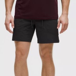 Lululemon men’s License to Train Linerless Short 7". Black. Size. XL.
